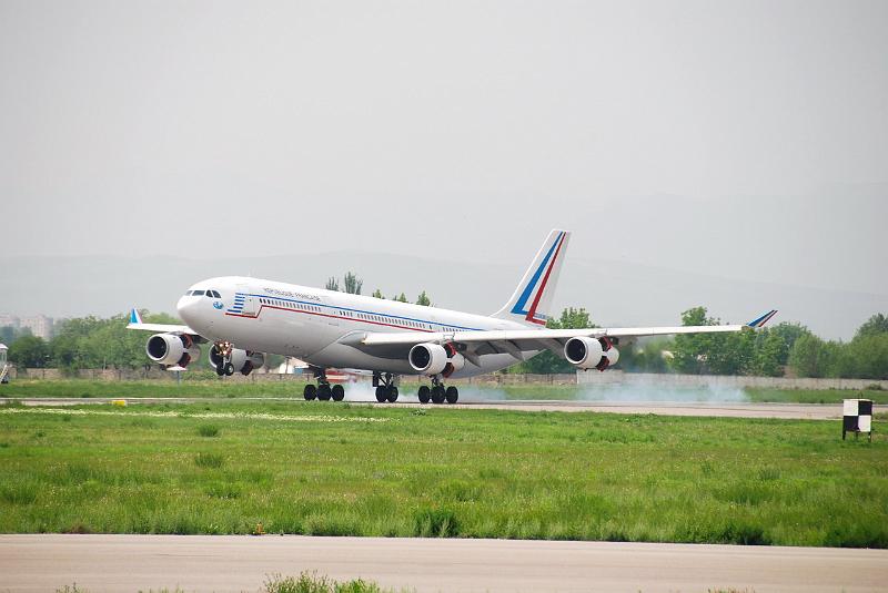 Airbus A-340 FAF-ESTEREL-Douchanbe-18avr08-DSC_0006.jpg